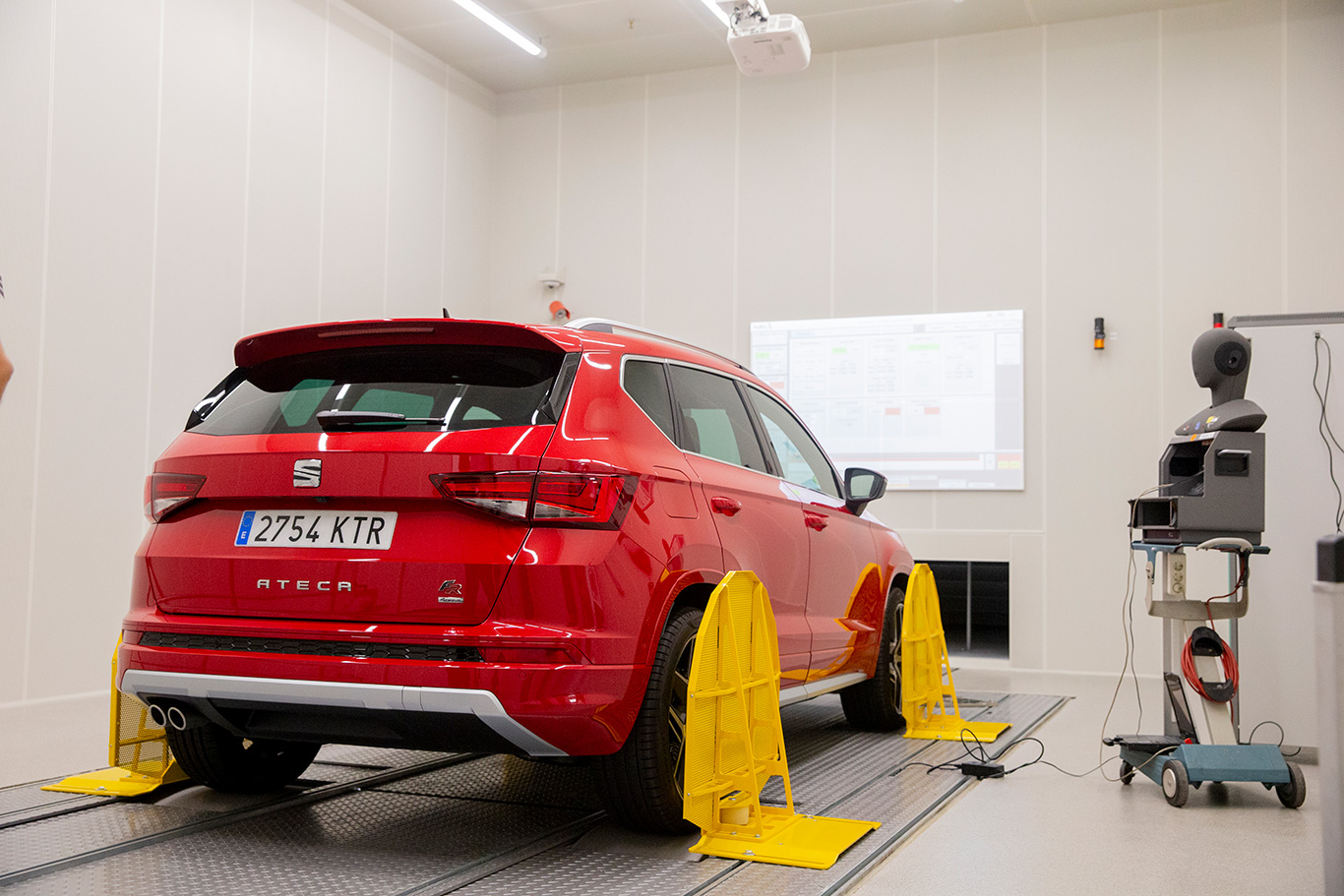SEAT'ın test merkezindeki yankısız odada ne yapılıyor?