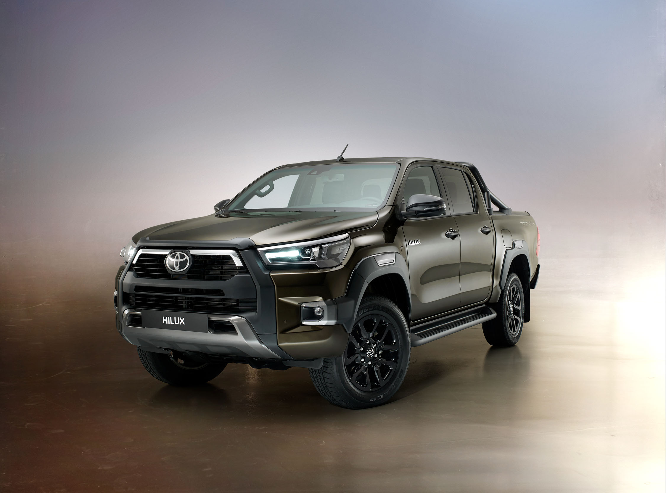 2020 Yeni Toyota Hilux eli daha güçlü geliyor