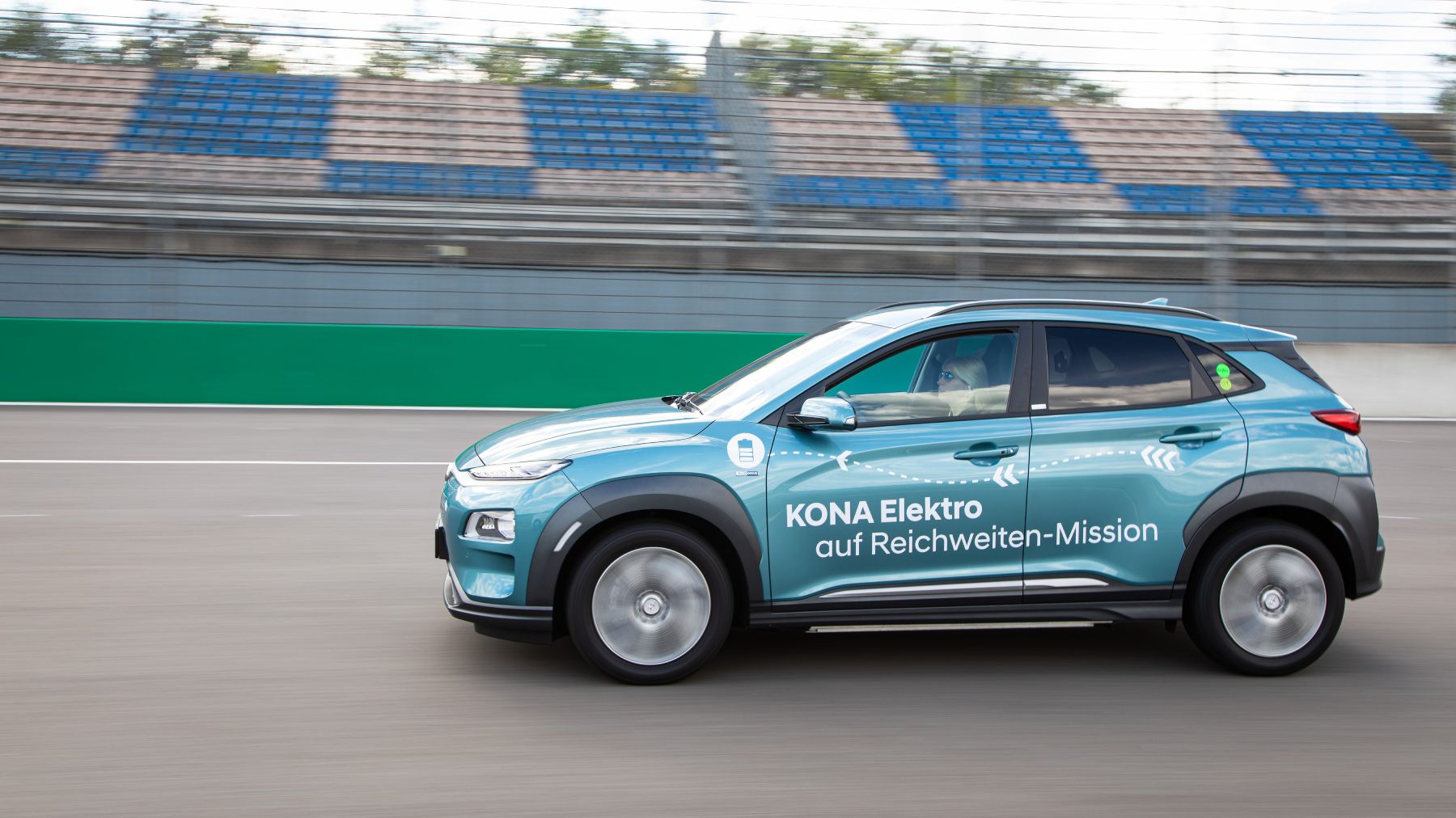 Elektrikli SUV KONA EV, tek şarj ile 1026 km yol yaptı!