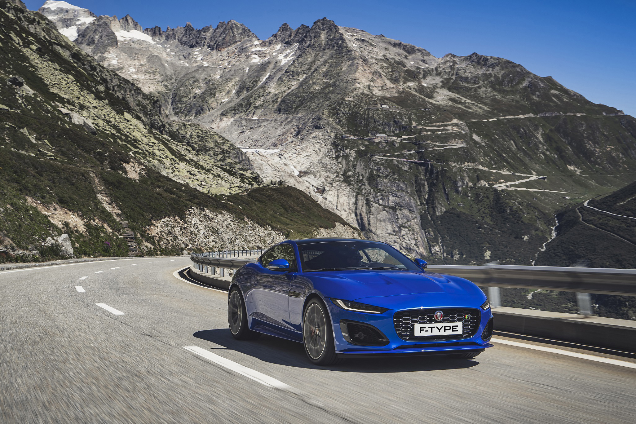 Jaguar F-Type 2.0 lt motoruyla birlikte yenilendi