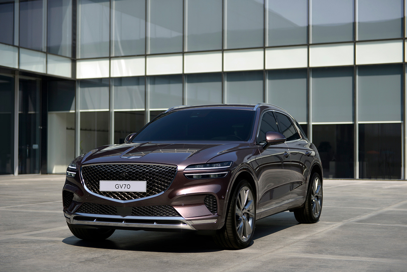 Hyundai'nin lüks markası Genesis, uzun zamandır beklenen SUV modeli GV70’i gösterdi