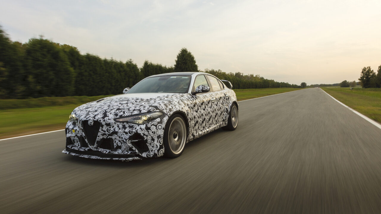 F1 Pilotları Räikkönen ve Giovinazzi yeni Alfa Romeo Giulia GTA’yı test Etti