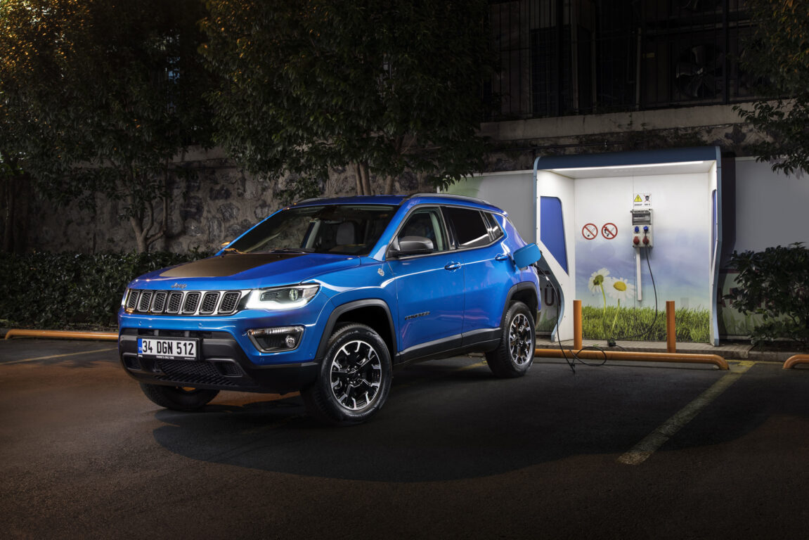 Yeni Jeep Compass 4xe satışa sunuldu