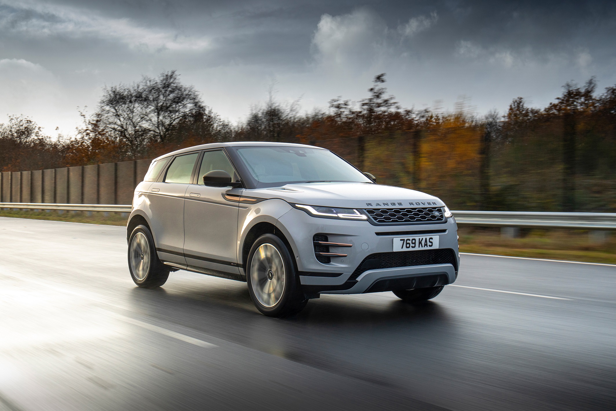 Yeni Range Rover Evoque 1.5 lt Plug-In Hybrid motorla satışa sunuldu
