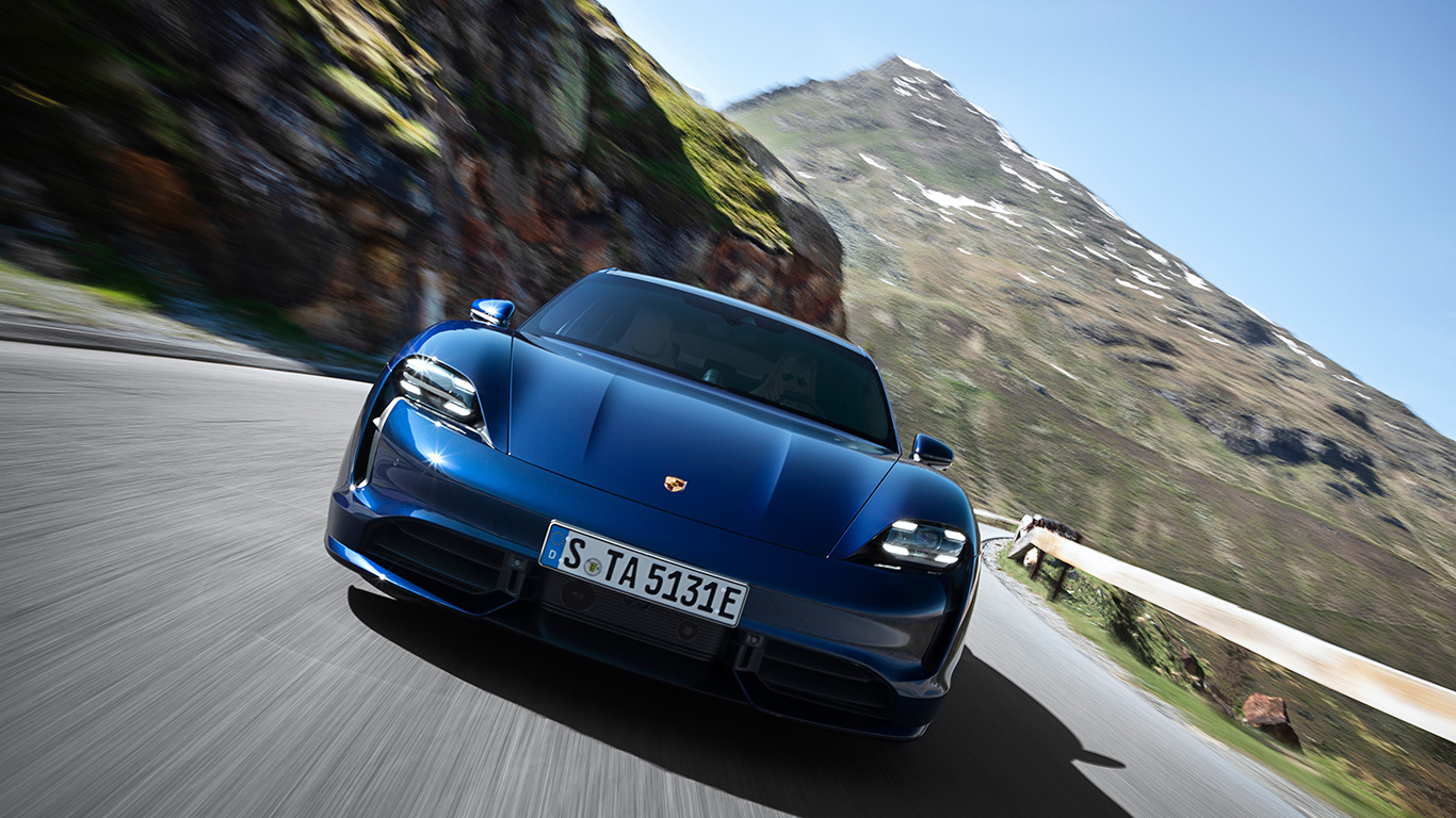 Porsche Taycan Türkiye'de satışa sunuldu