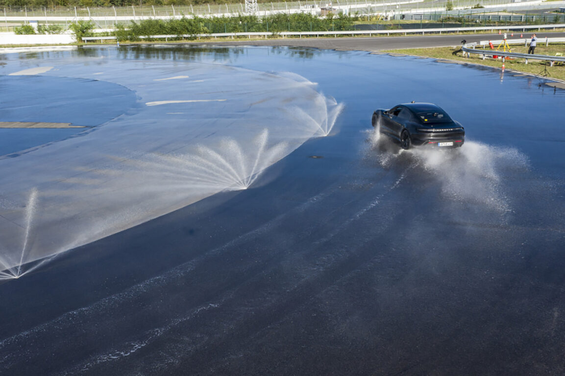 Taycan, 42 kilometre kesintisiz drift yaparak Guinness Rekorlar Kitabı’na girdi
