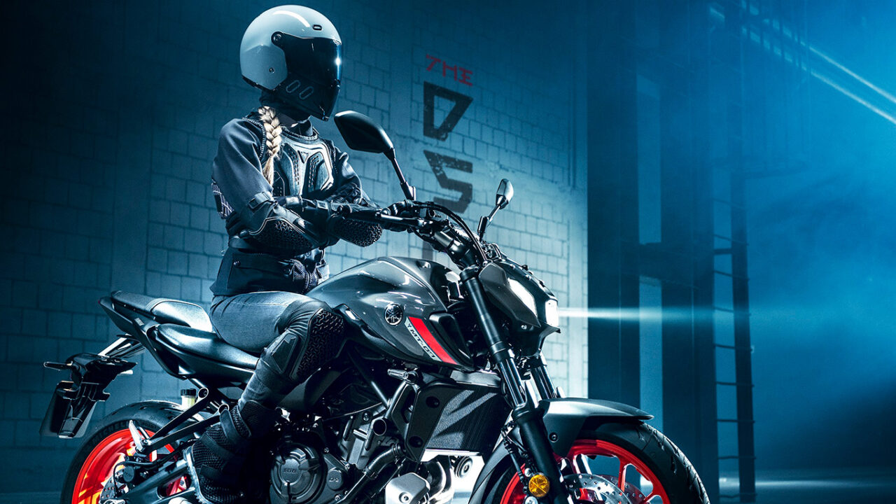 Yamaha’nin Hyper Naked modeli MT-07 yenilenmiş olarak karşımıza çıktı