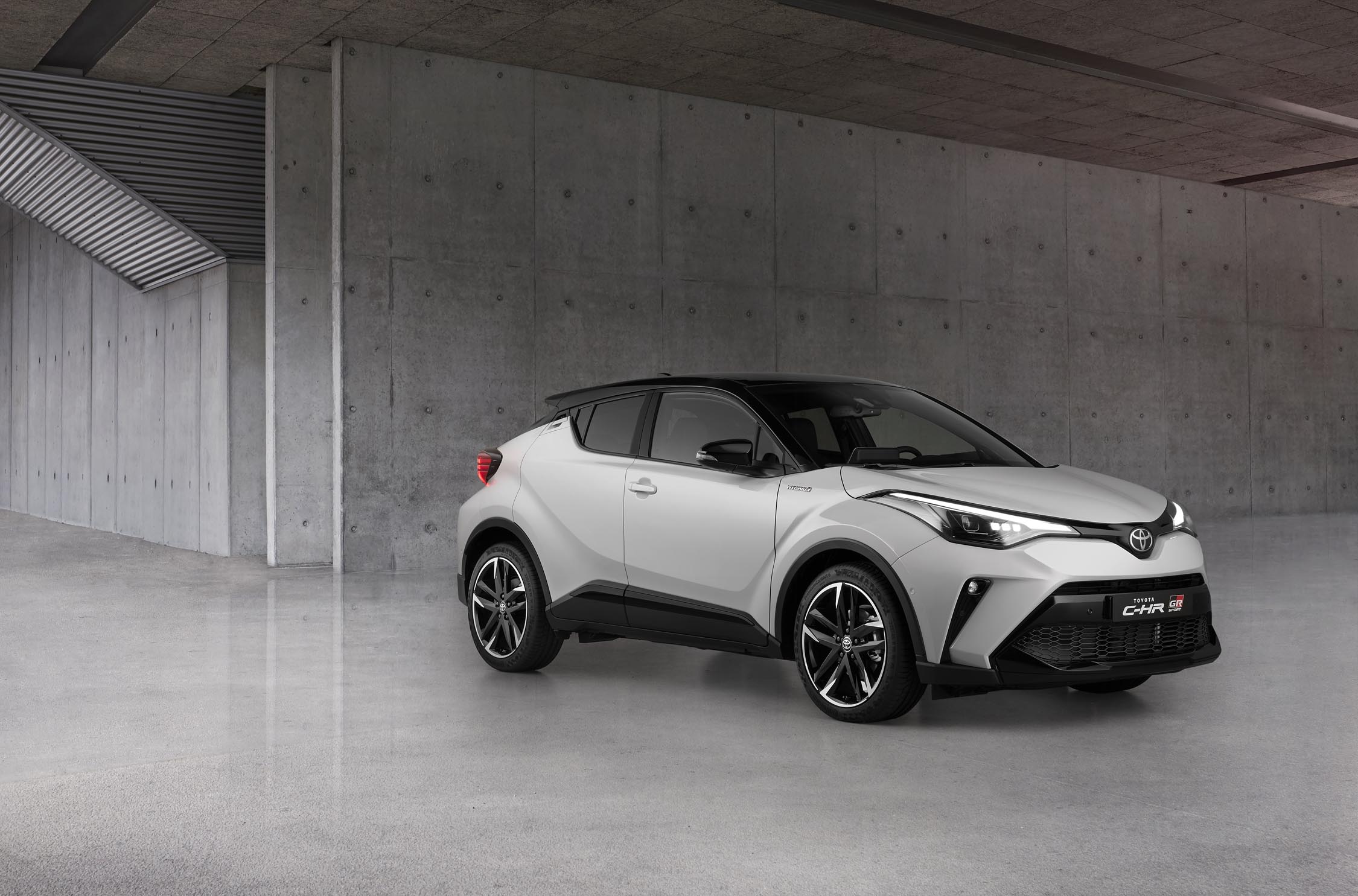 Toyota’nın sportif GR Sport ürün gamına C-HR da katıldı