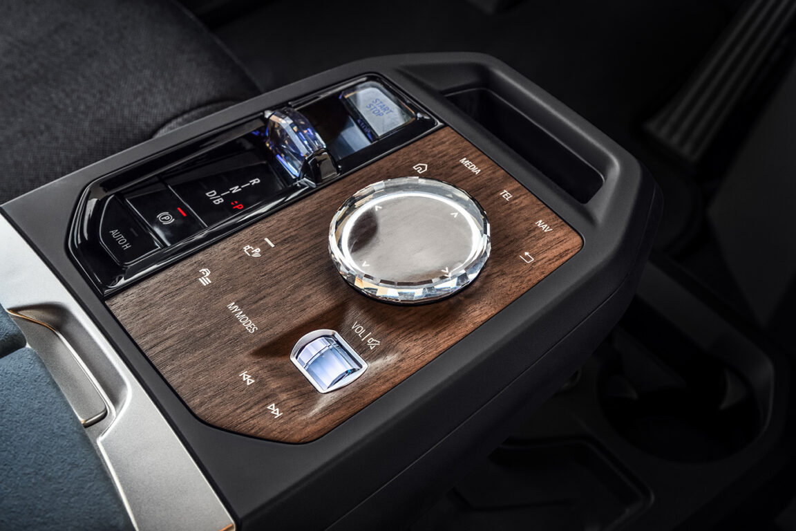 BMW’nin yeni elektrikli modeli iX