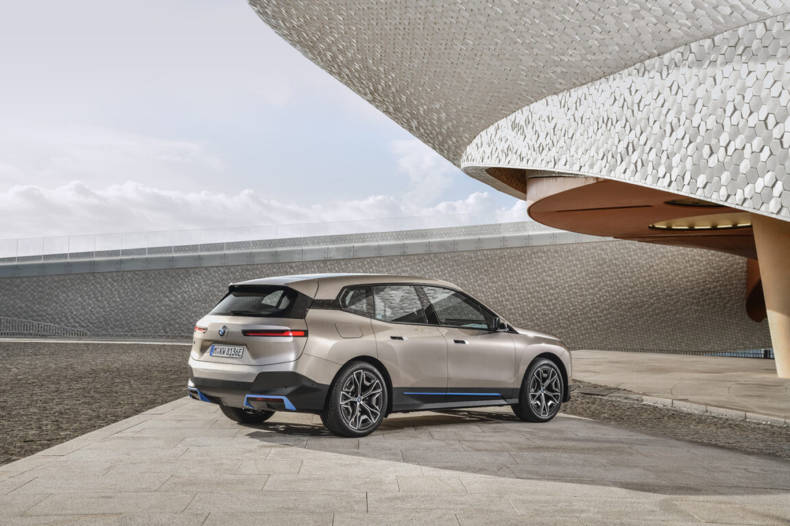 BMW’nin yeni elektrikli modeli iX