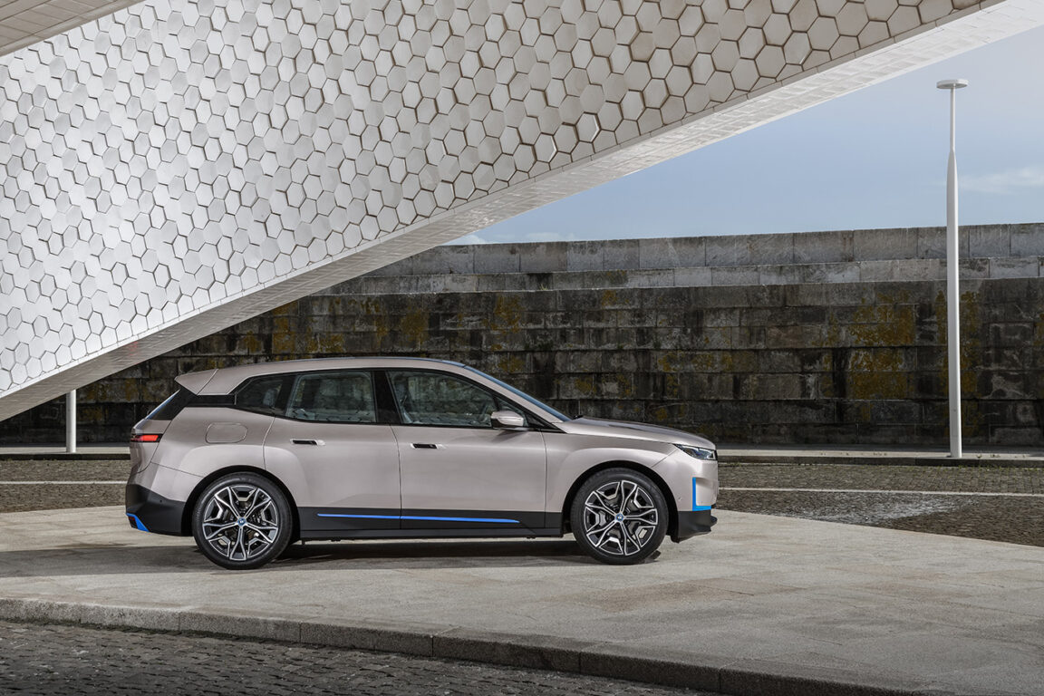 BMW’nin yeni elektrikli modeli iX