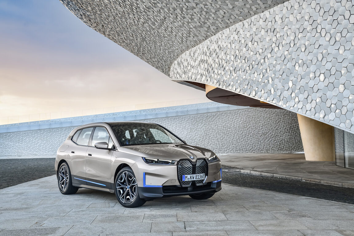 BMW’nin yeni elektrikli modeli iX