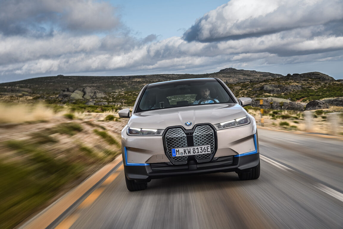 BMW’nin yeni elektrikli modeli iX