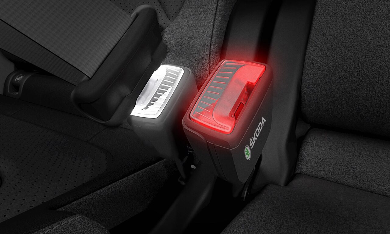 Skoda aydınlatmalı emniyet kemeri tokası ile bir ilke imza atıyor