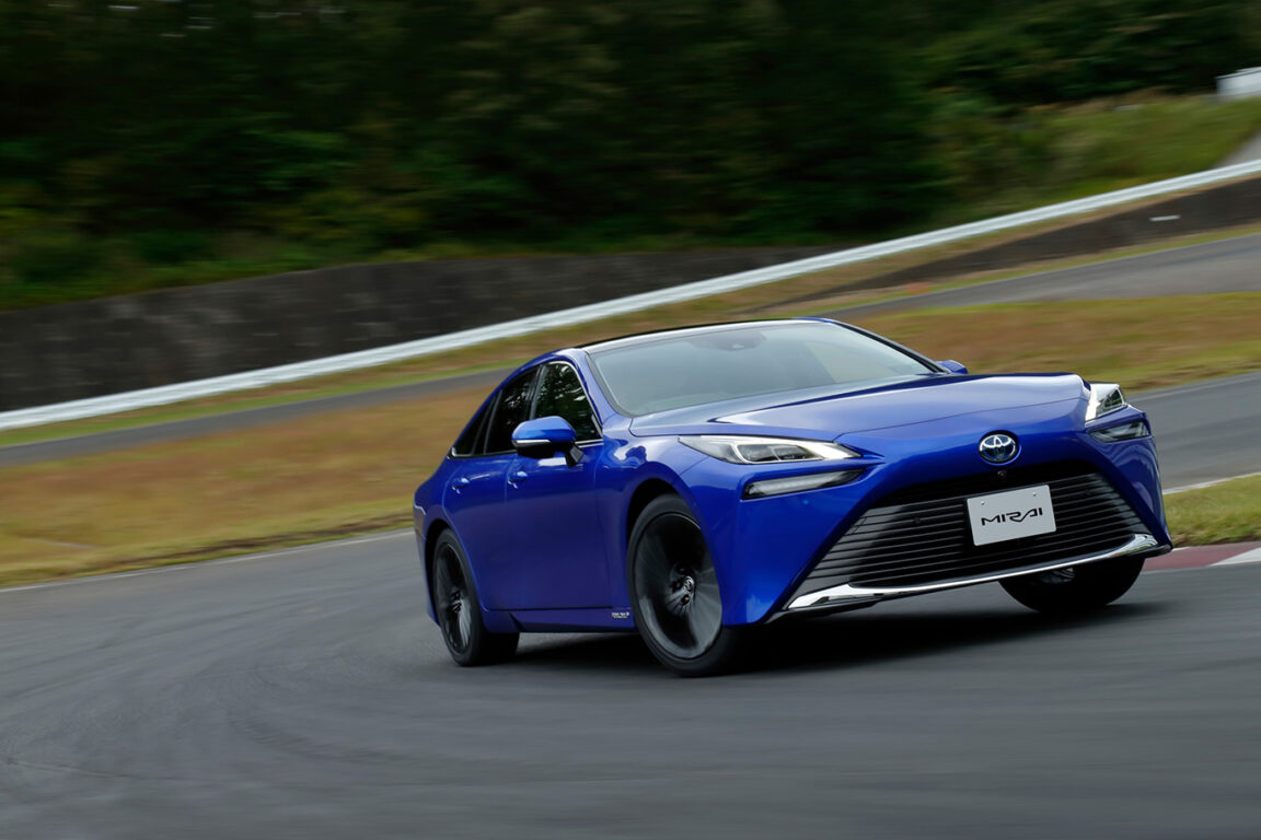 Hidrojen yakıt hücreli Mirai modelinin yeni neslini dünyaya tanıttı