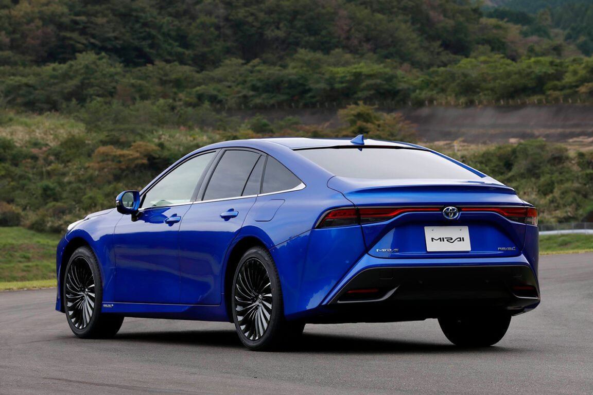 Hidrojen yakıt hücreli Mirai modelinin yeni neslini dünyaya tanıttı