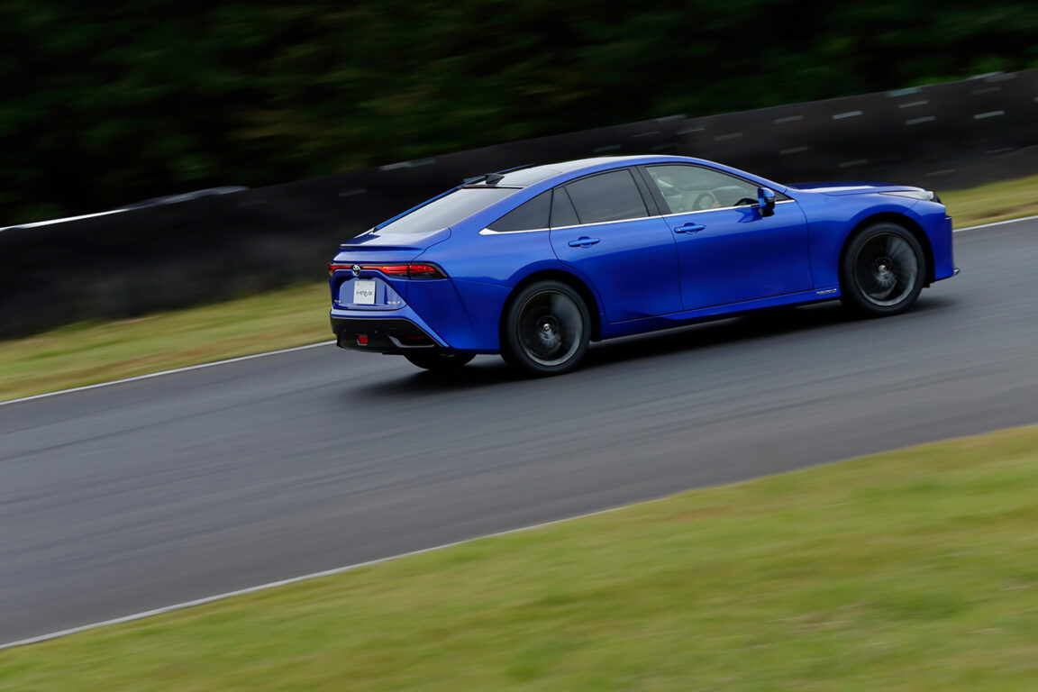 Hidrojen yakıt hücreli Mirai modelinin yeni neslini dünyaya tanıttı