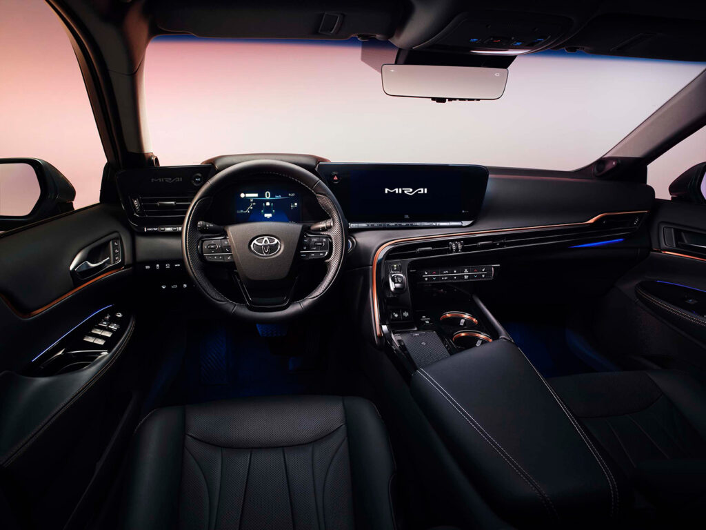 Hidrojen yakıt hücreli Mirai modelinin yeni neslini dünyaya tanıttı