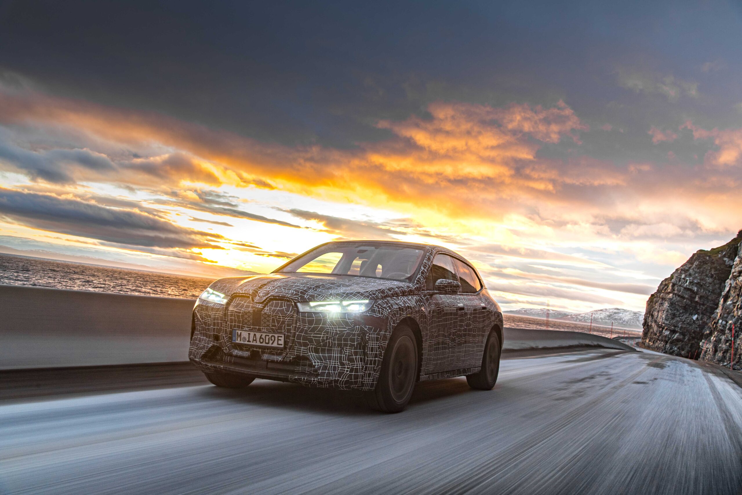 BMW iX, en zorlu yol ve soğuk hava koşullarında test ediliyor