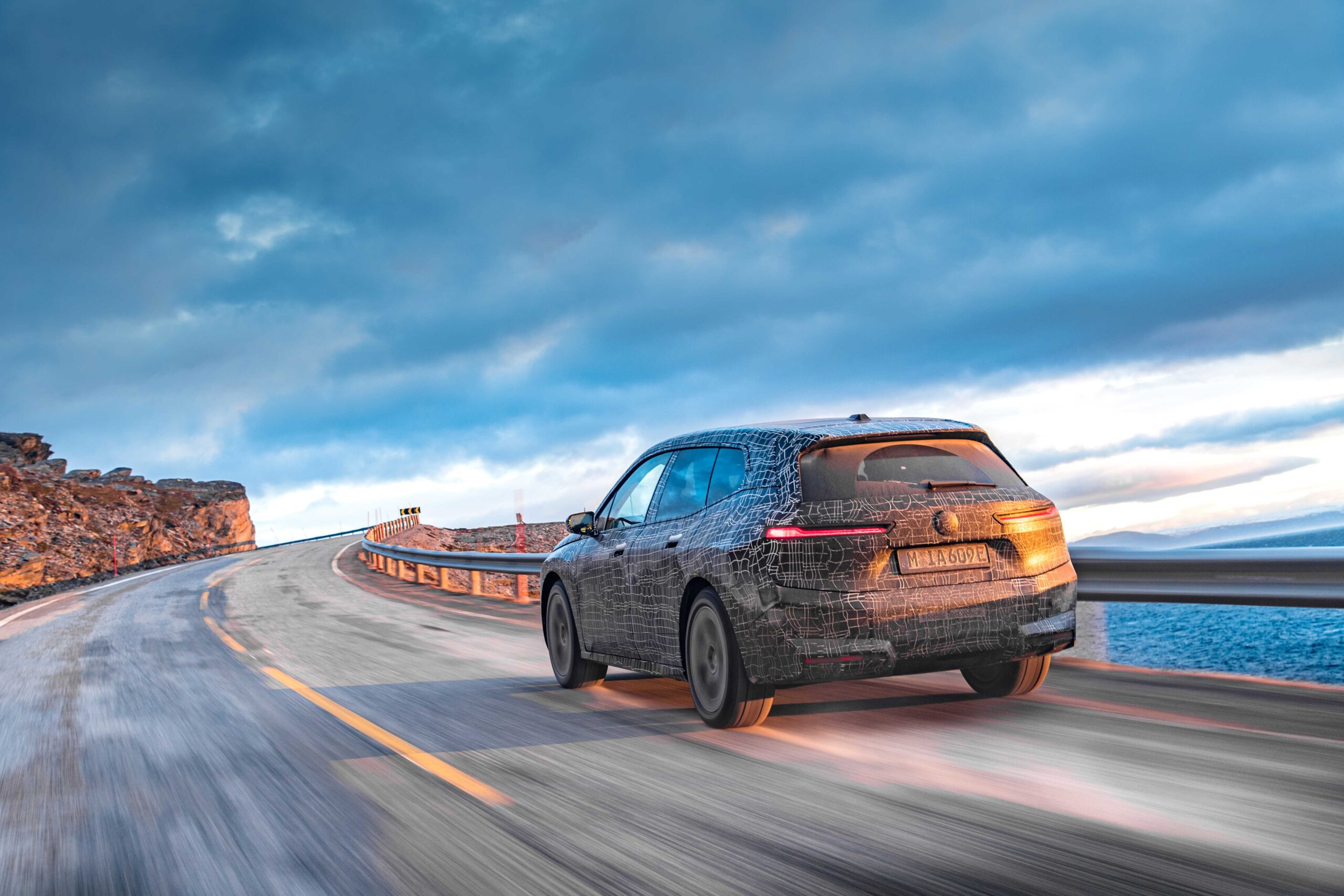 BMW iX, en zorlu yol ve soğuk hava koşullarında test ediliyor
