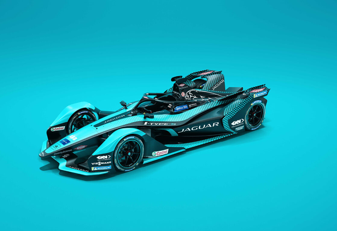 Jaguar elektrikli yarış otomobili I-TYPE 5’i Formula E Sezonu öncesinde tanıttı