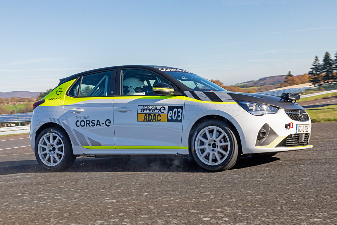 Elektrikli ralli otomobili Corsa-e yarışmaya hazır