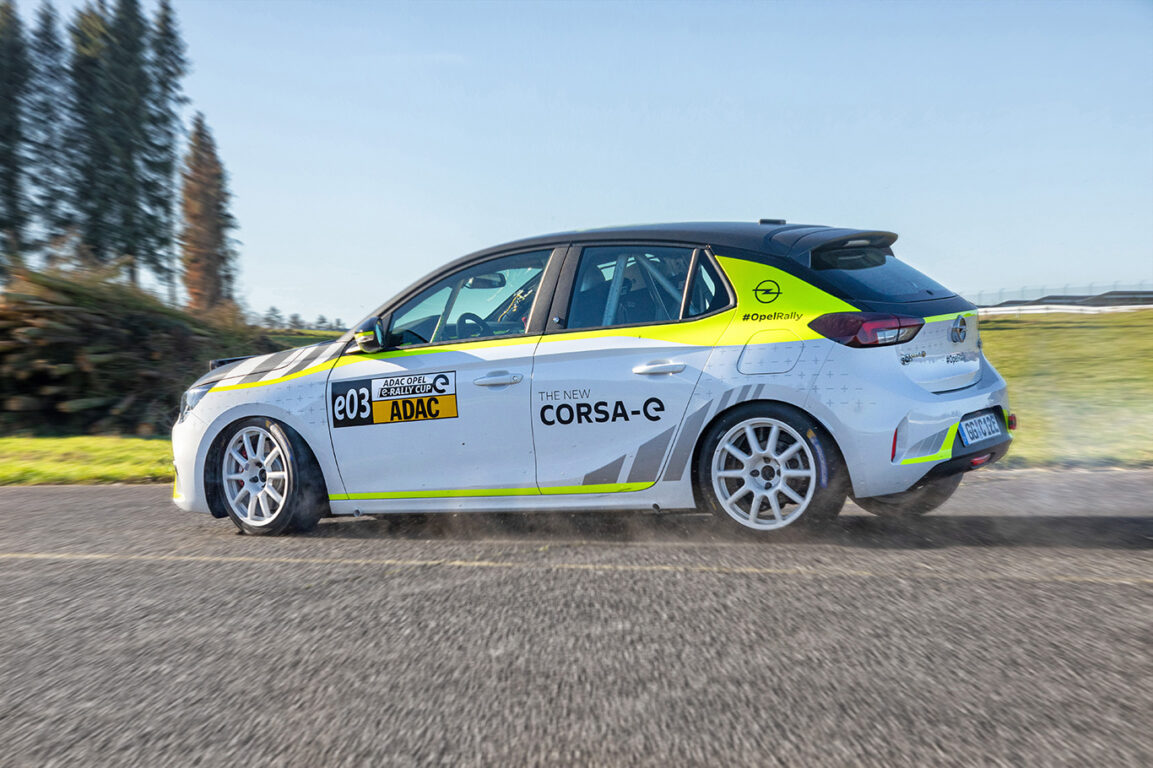 Elektrikli ralli otomobili Corsa-e yarışmaya hazır