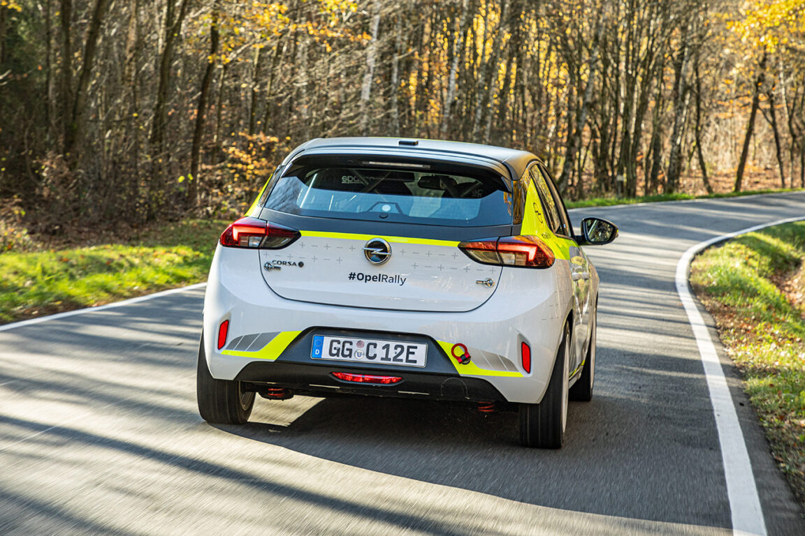 Elektrikli ralli otomobili Corsa-e yarışmaya hazır