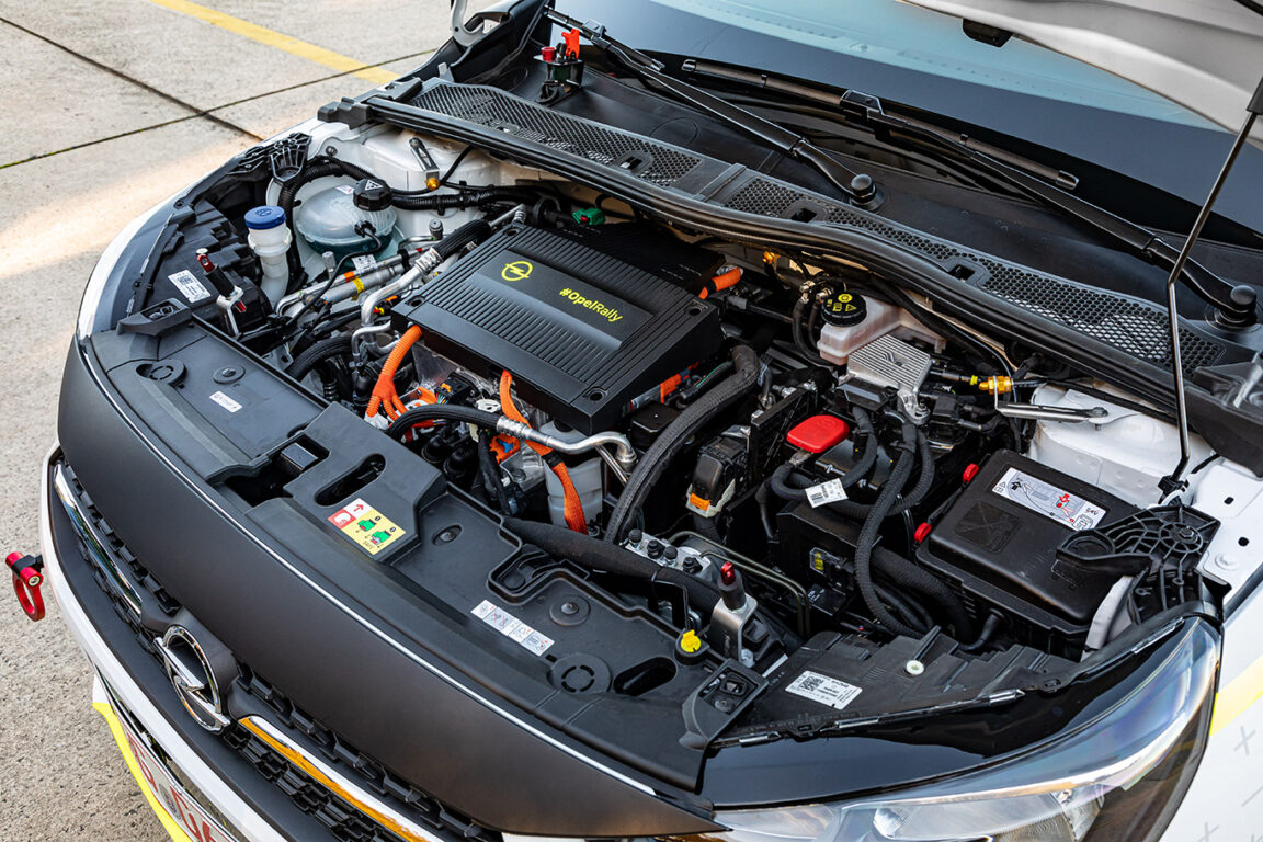 Elektrikli ralli otomobili Corsa-e yarışmaya hazır