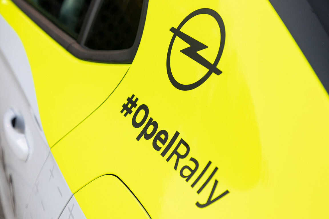 Elektrikli ralli otomobili Corsa-e yarışmaya hazır