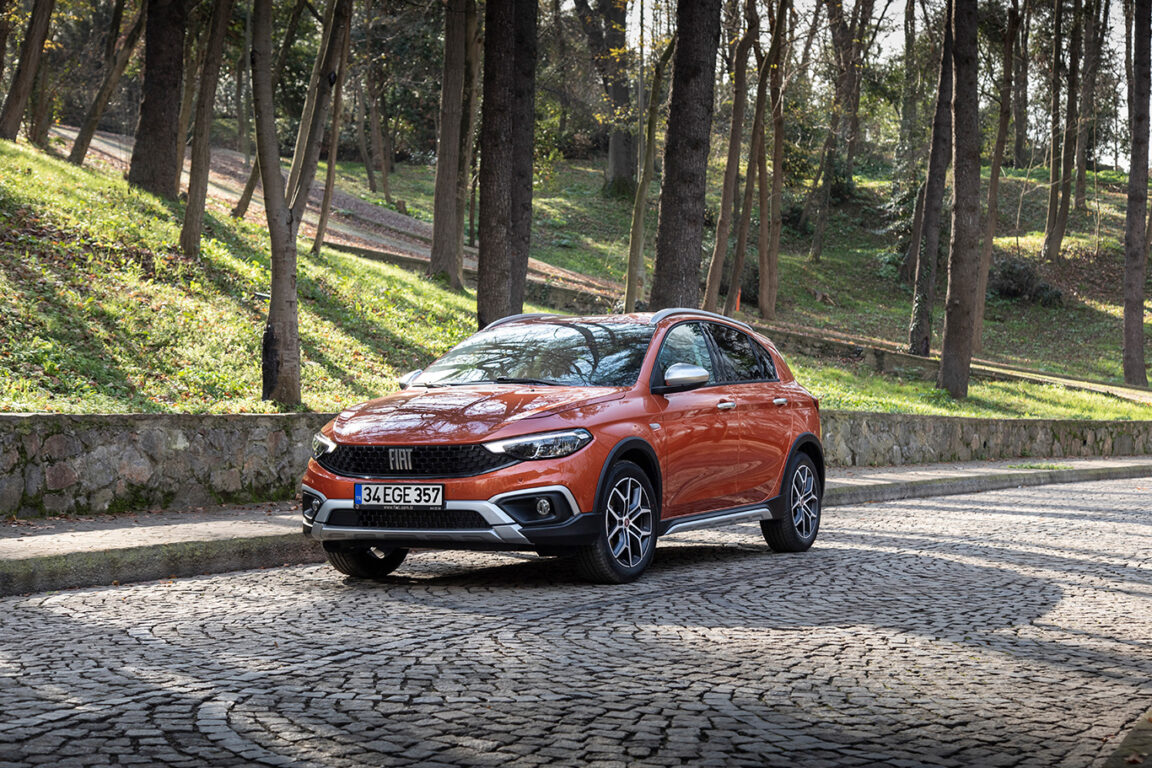 2021 Fiat Egea tanıtıldı ve satışa sunuldu. Fiat Egea Cross fiyatı açıklandı!