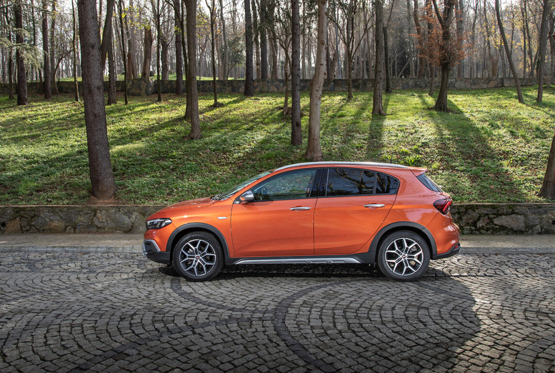 2021 Fiat Egea tanıtıldı ve satışa sunuldu. Fiat Egea Cross fiyatı açıklandı!