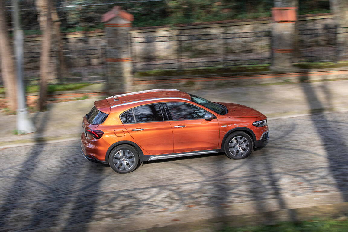 2021 Fiat Egea tanıtıldı ve satışa sunuldu. Fiat Egea Cross fiyatı açıklandı!