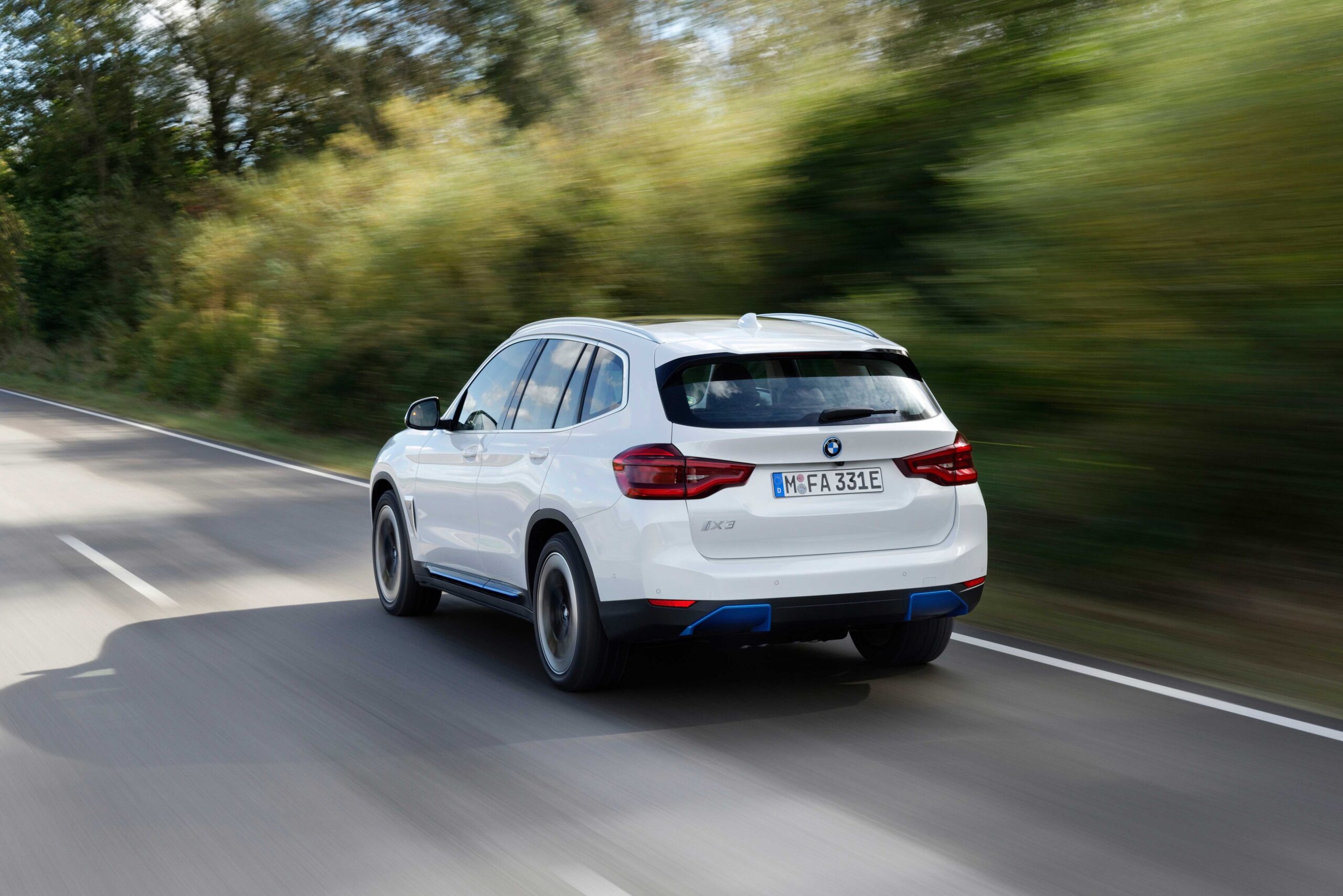 BMW iX3 elektrikli modeli ön siparişe sunuldu. Fiyatı açıklandı!