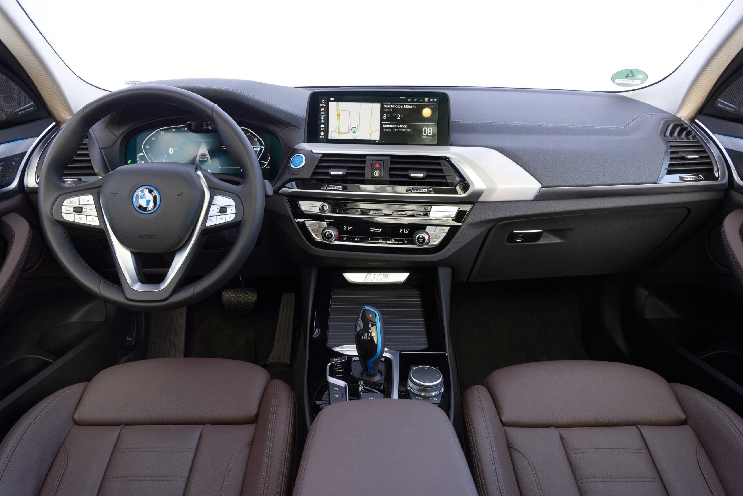 BMW iX3 elektrikli modeli ön siparişe sunuldu. Fiyatı açıklandı!