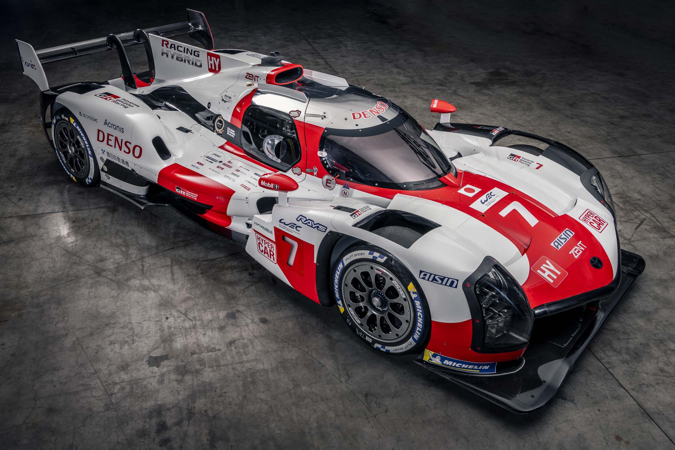 Toyota tamamen yeni GR010 HYBRID Le Mans hiper yarış aracını tanıttı