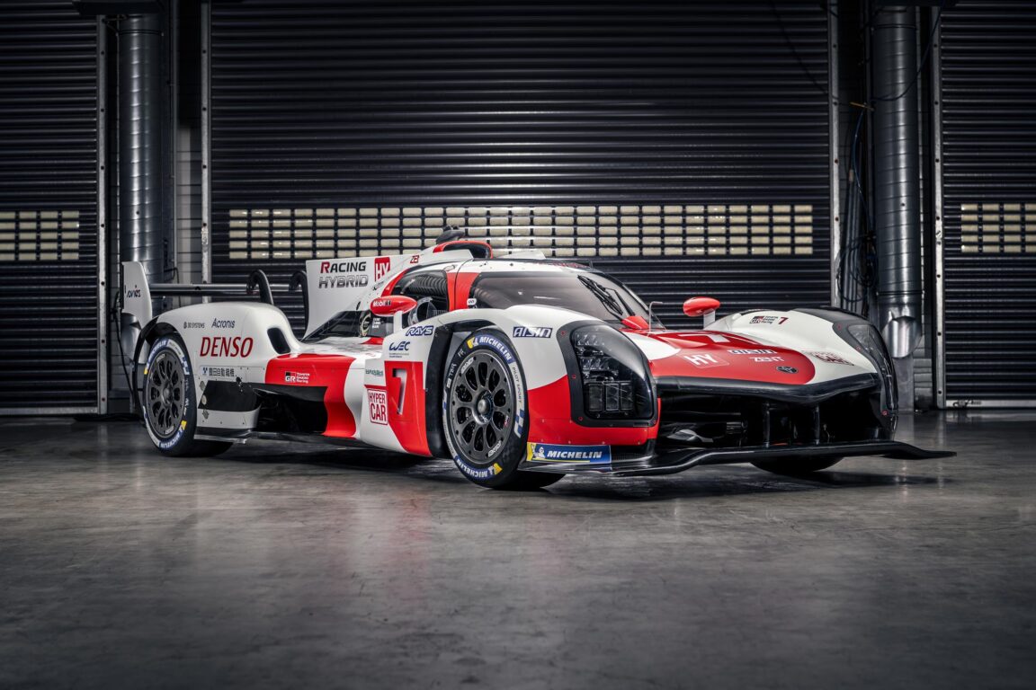 Toyota tamamen yeni GR010 HYBRID Le Mans hiper yarış aracını tanıttı