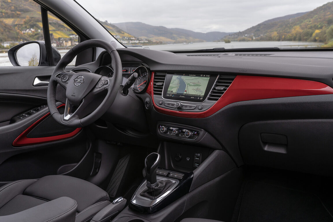 Opel’in yeni marka imajı yepyeni Crossland ile birlikte tanıtıldı