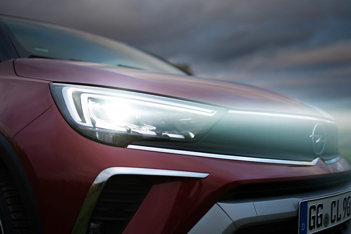 Opel’in yeni marka imajı yepyeni Crossland ile birlikte tanıtıldı