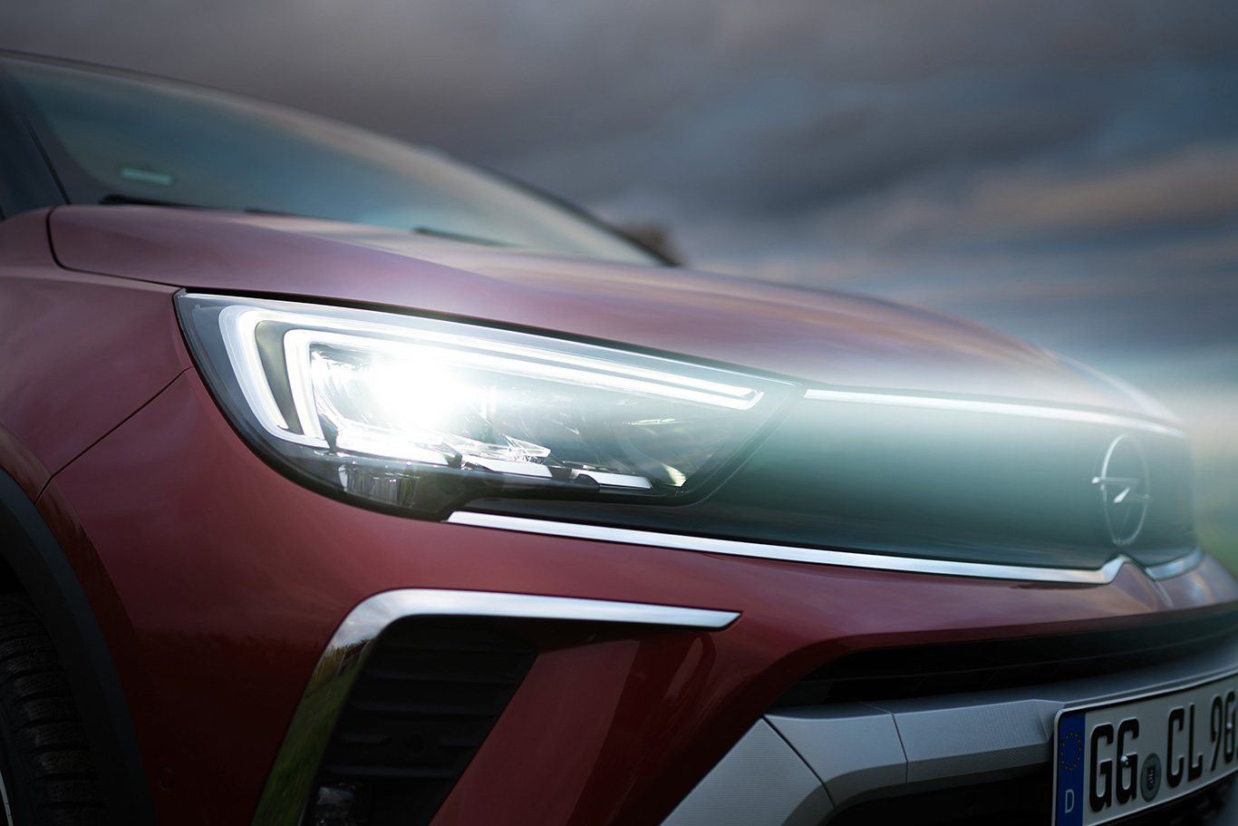 Opel'in yeni marka imajı yepyeni Crossland ile birlikte tanıtıldı