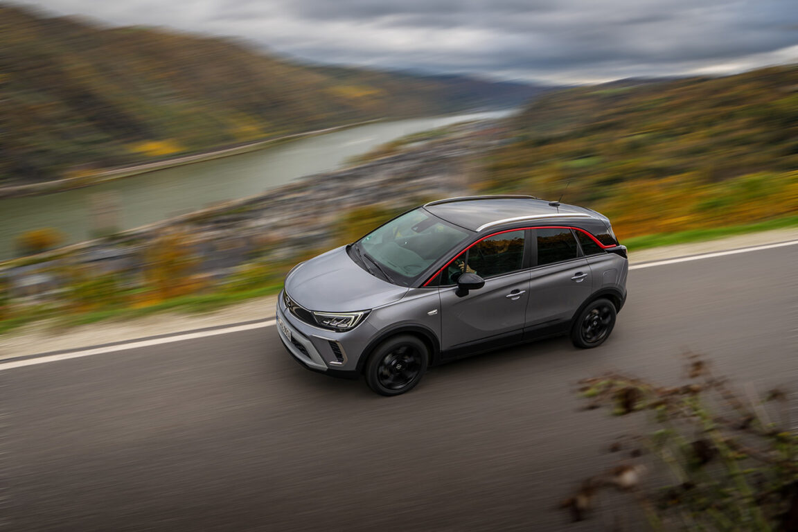 Opel’in yeni marka imajı yepyeni Crossland ile birlikte tanıtıldı