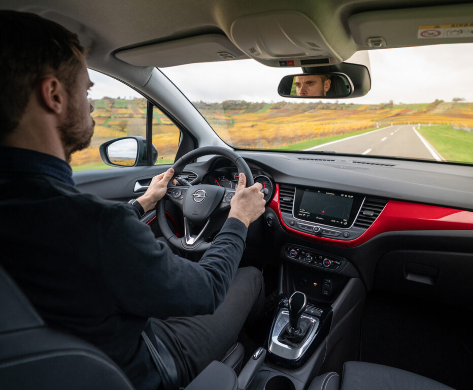 Opel’in yeni marka imajı yepyeni Crossland ile birlikte tanıtıldı