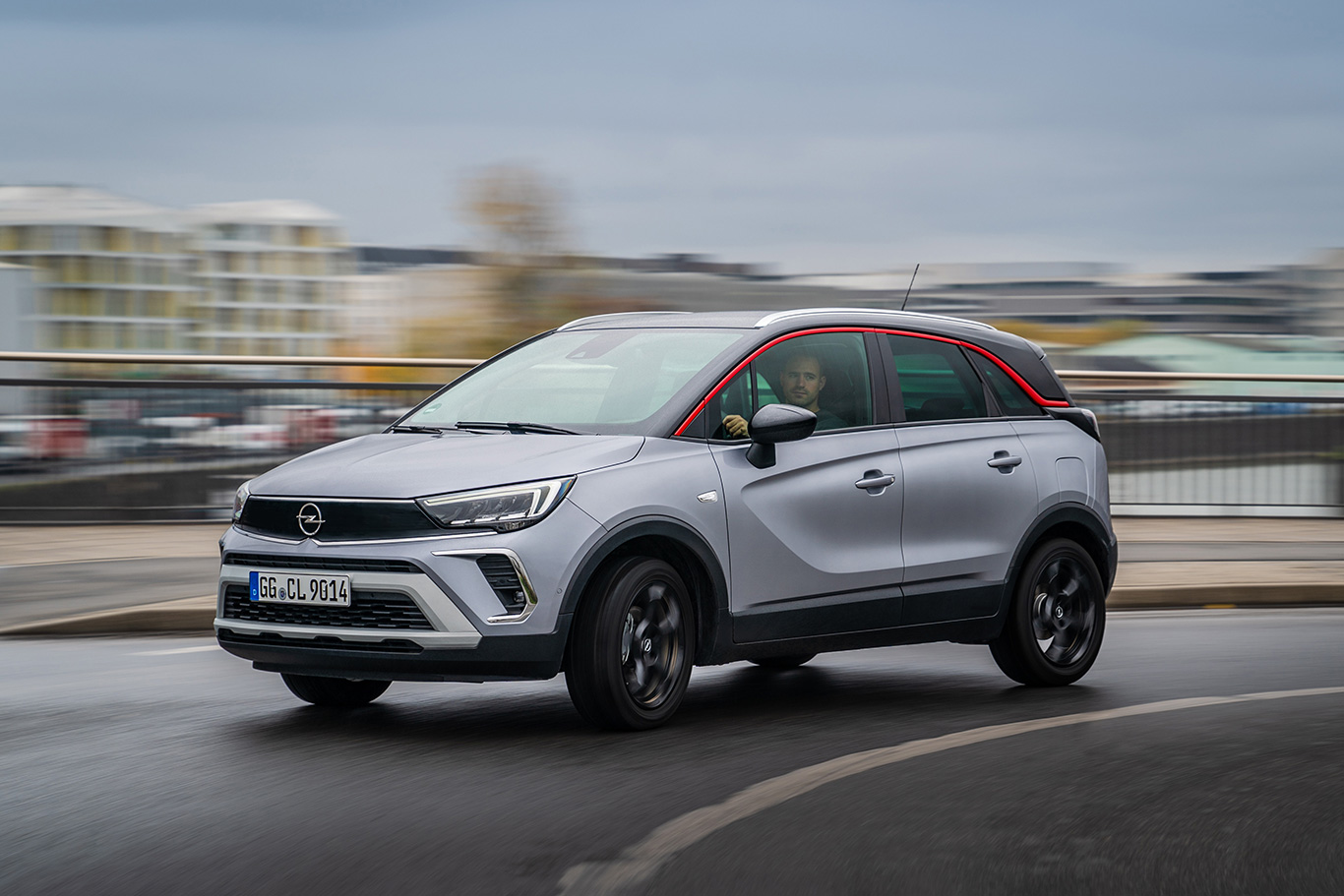 Opel'in yeni marka imajı yepyeni Crossland ile birlikte tanıtıldı