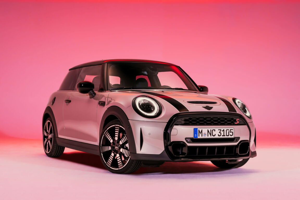 MINI, 3 Kapı, MINI 5 Kapı ve MINI Cabrio modellerini kapsamlı olarak yeniledi