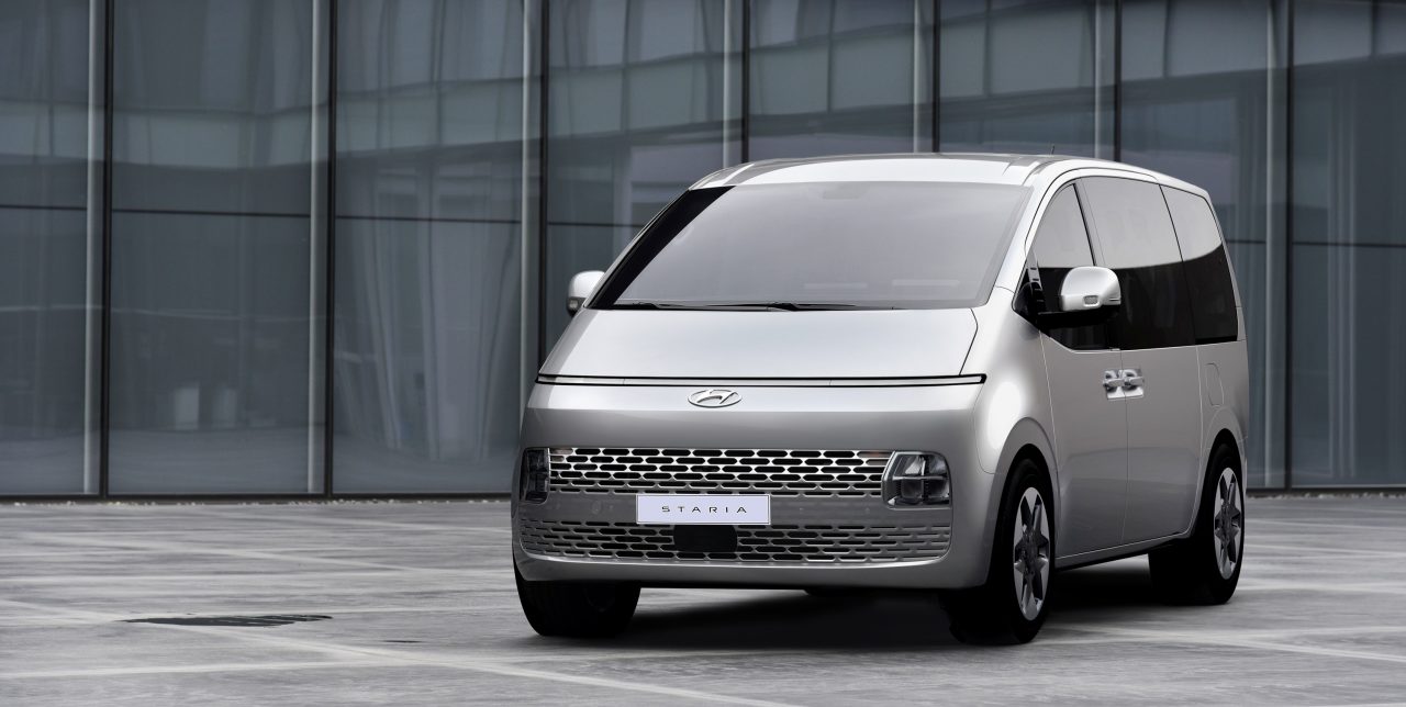 Hyundai, yeni ve modern tasarıma sahip MPV modeli Staria’yı tanıttı