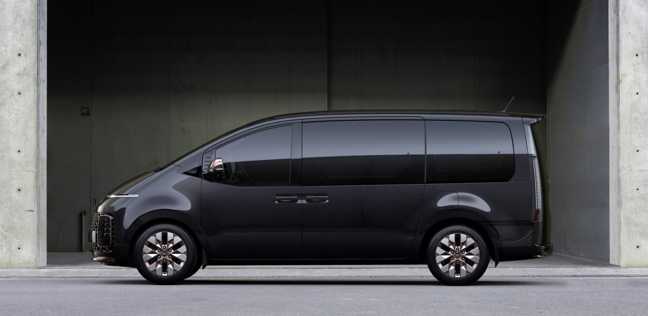 Hyundai, yeni ve modern tasarıma sahip MPV modeli Staria’yı tanıttı