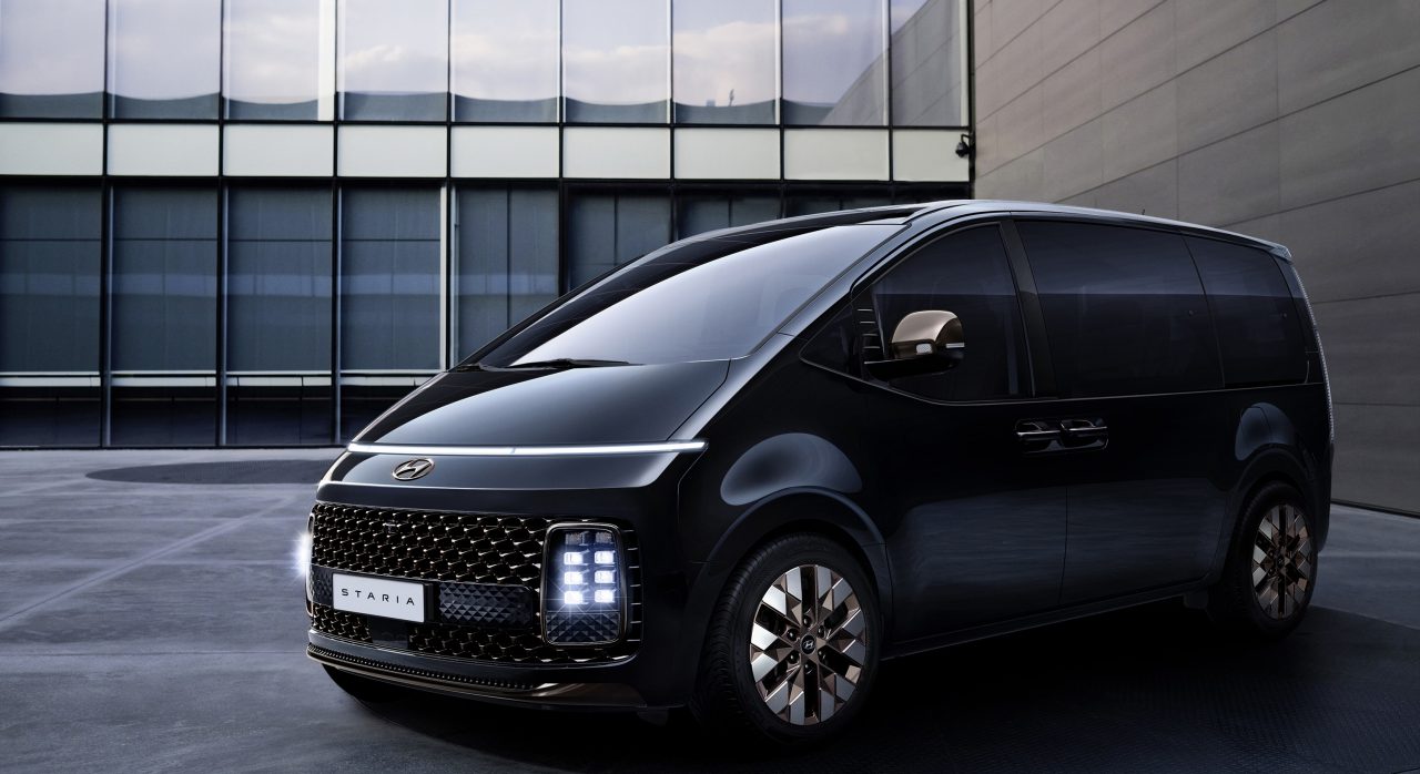 Hyundai, yeni ve modern tasarıma sahip MPV modeli Staria’yı tanıttı