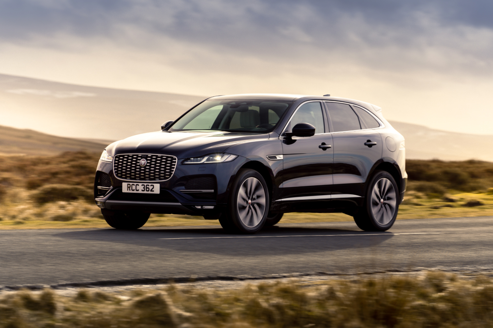 Jaguar yeni F-PACE modelini Türkiye’de satışa sundu