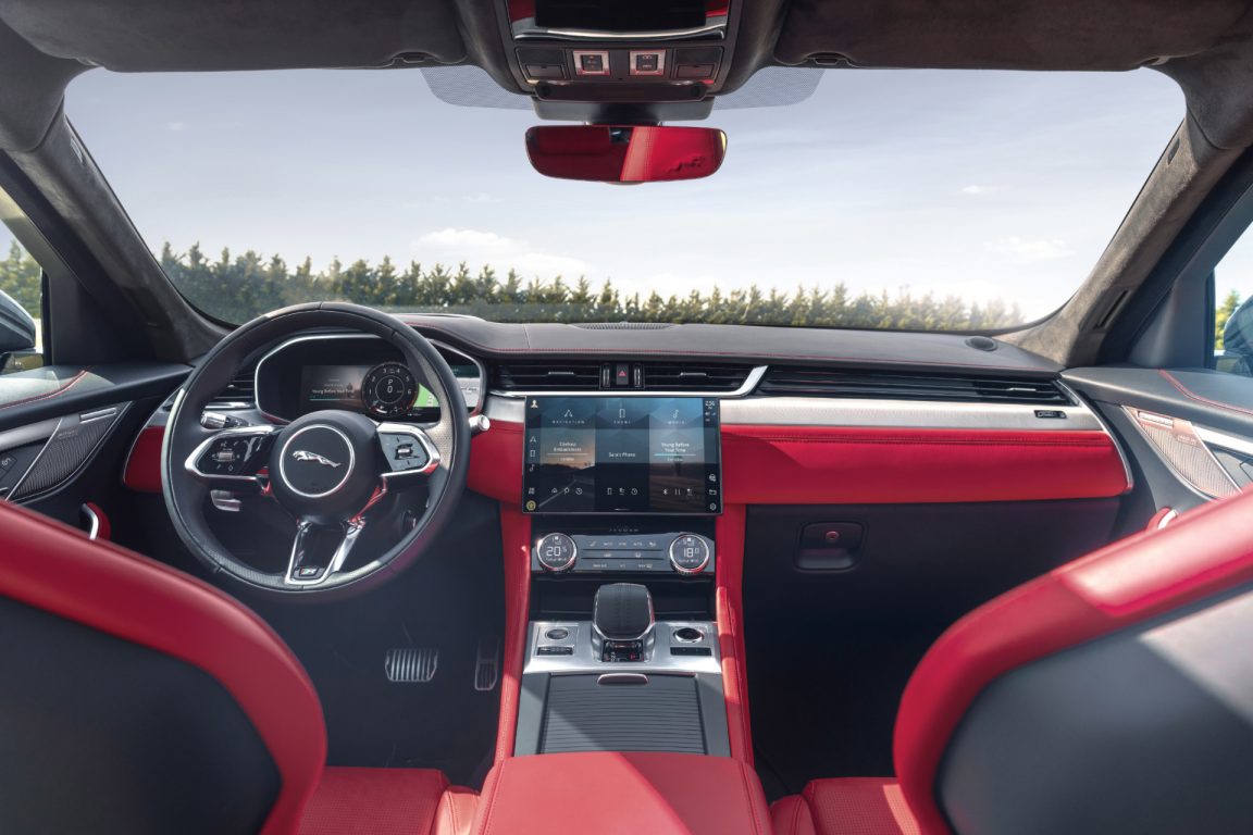 Jaguar yeni F-PACE modelini Türkiye’de satışa sundu