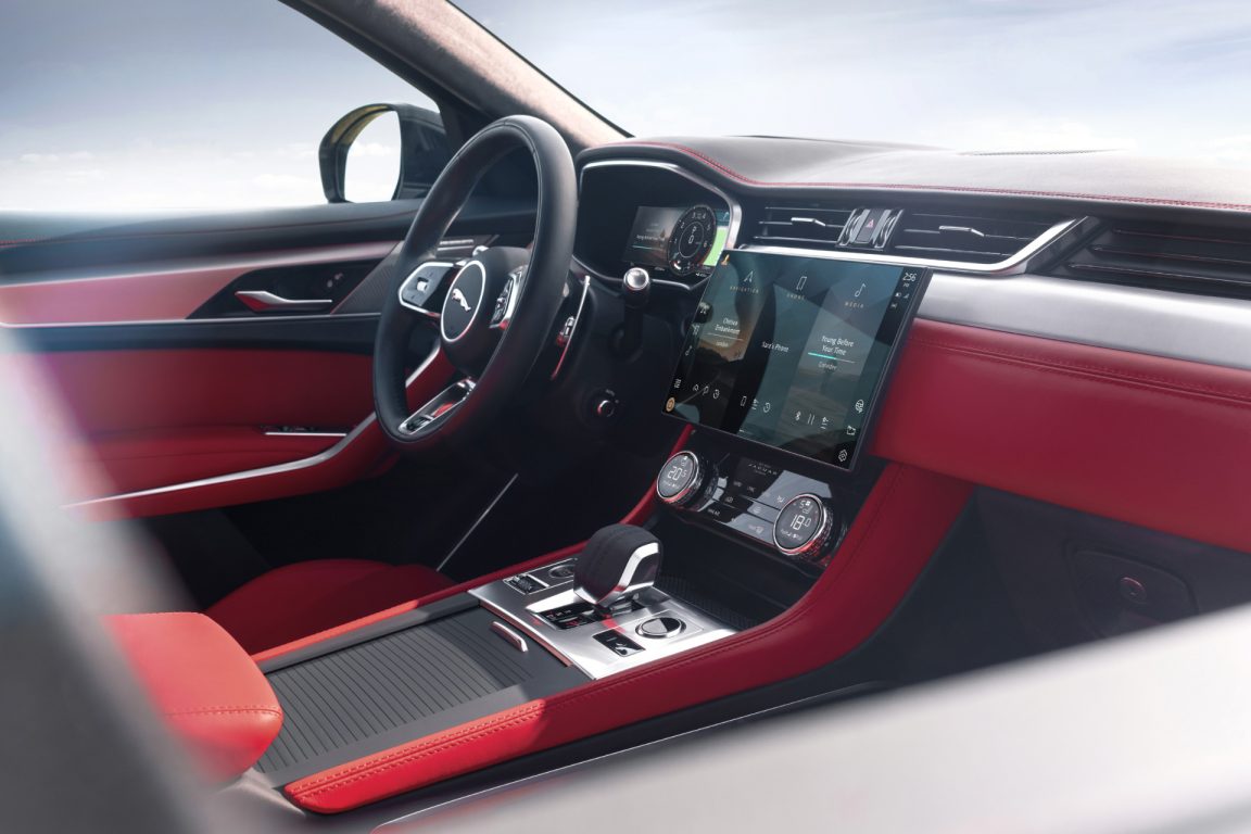 Jaguar yeni F-PACE modelini Türkiye’de satışa sundu